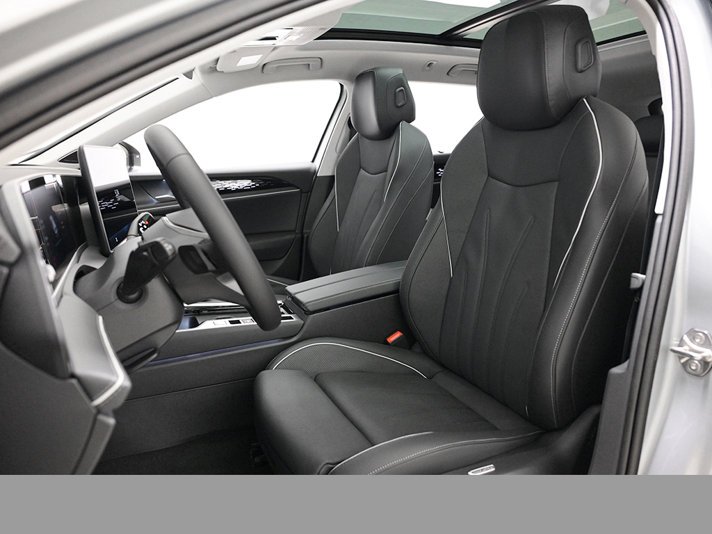 Volkswagen Passat Variant eHYBRID ELEGANCE DSG PANO LEDER AHK LM19