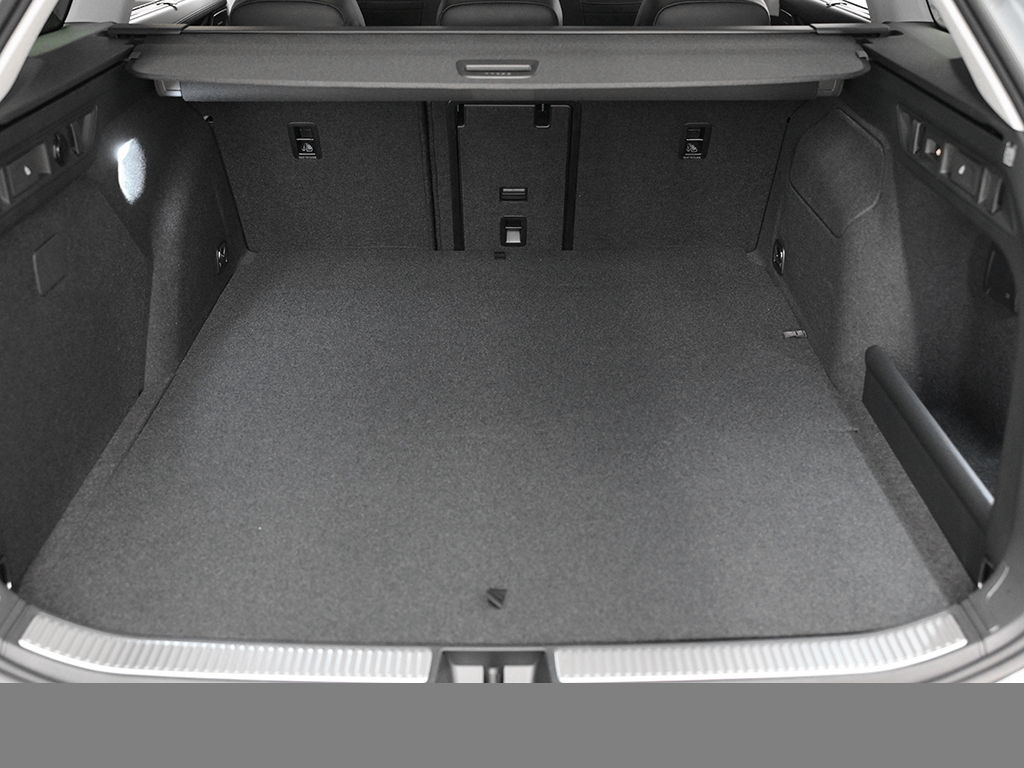 Volkswagen Passat Variant eHYBRID ELEGANCE DSG PANO LEDER AHK LM19