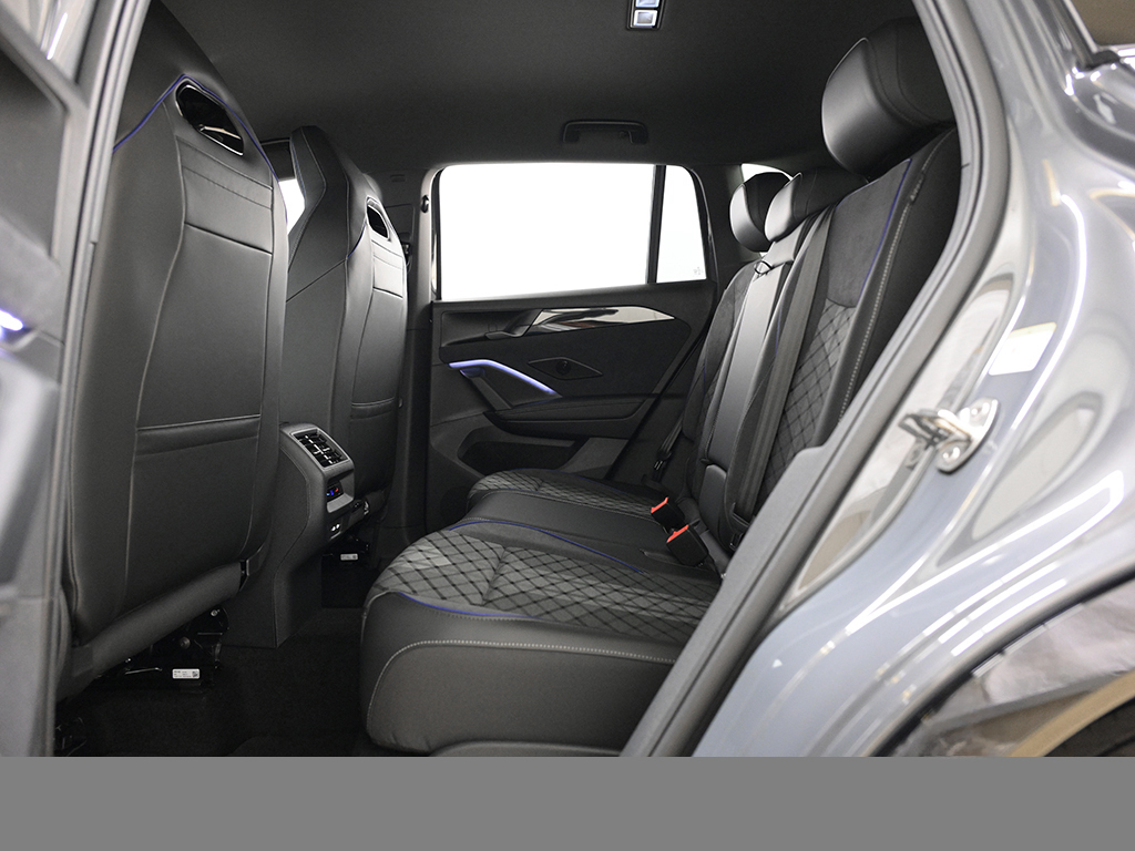 Volkswagen Tiguan 1.5 eTSI R-LINE DSG BLACKSTYLE AHK MATRIXLED LM20