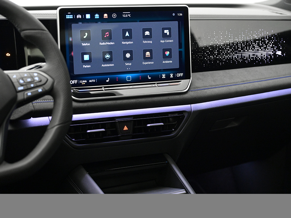 Volkswagen Tiguan 1.5 eTSI R-LINE DSG BLACKSTYLE AHK MATRIXLED LM20