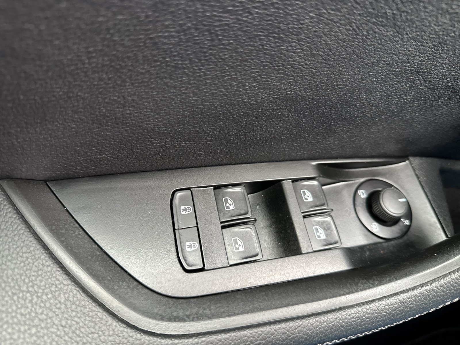 Skoda Superb Combi 2.0 STYLE 4X4 CAM ACC E-KLAPPE NAVI