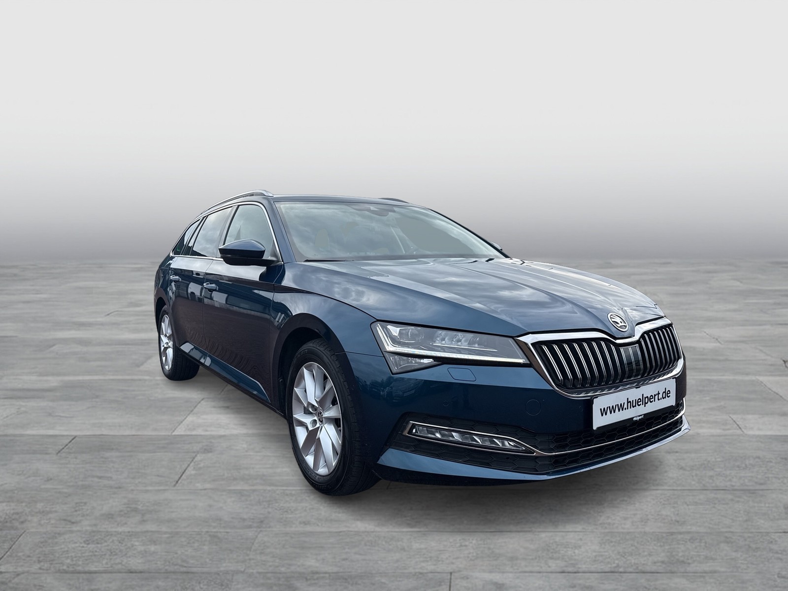 Skoda Superb Combi 2.0 STYLE 4X4 CAM ACC E-KLAPPE NAVI