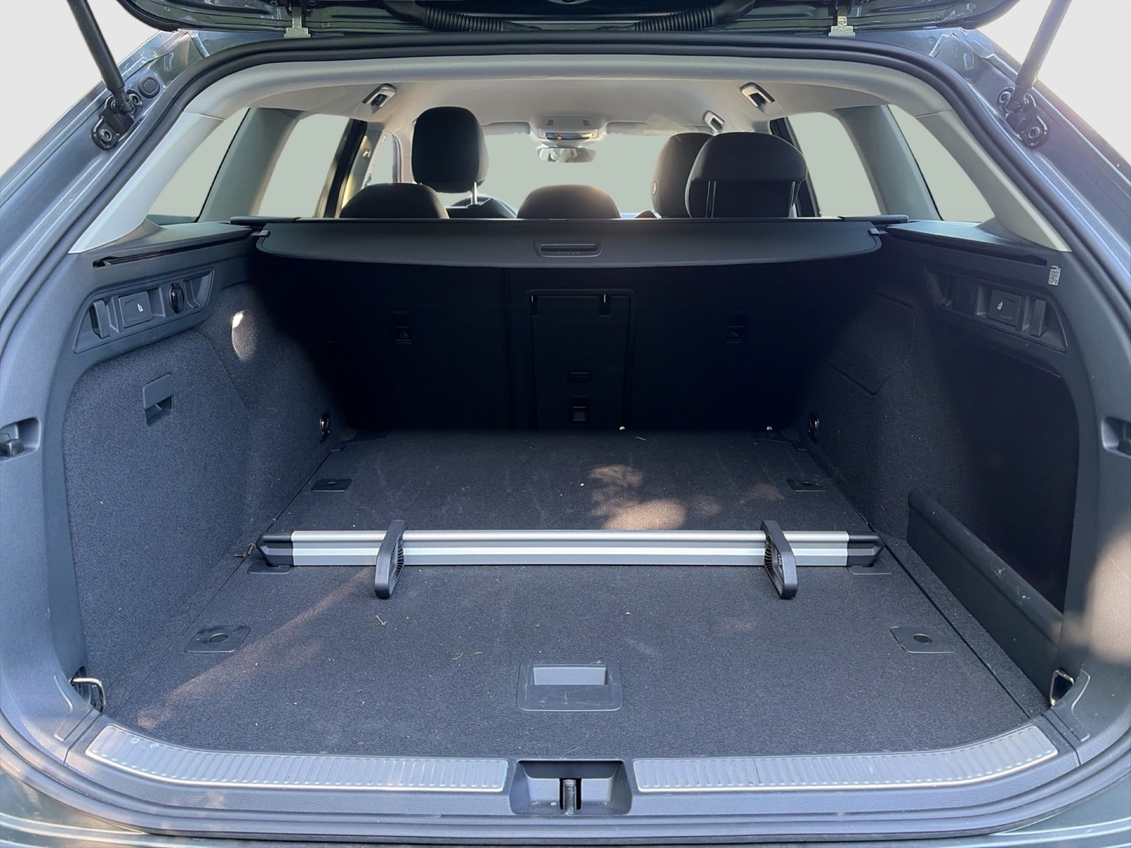 Skoda Superb Combi 1.5eTSI CAM ACC NAVI CARPLAY SITZHZ