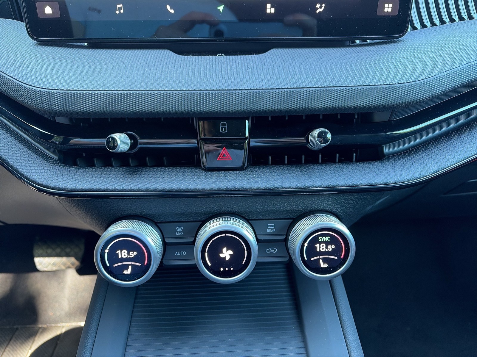 Skoda Superb Combi 1.5eTSI CAM ACC NAVI CARPLAY SITZHZ