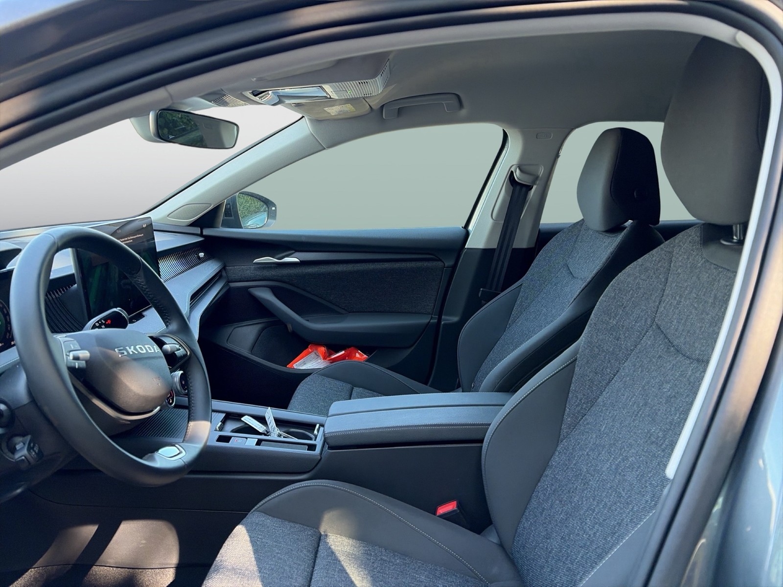 Skoda Superb Combi 1.5eTSI CAM ACC NAVI CARPLAY SITZHZ