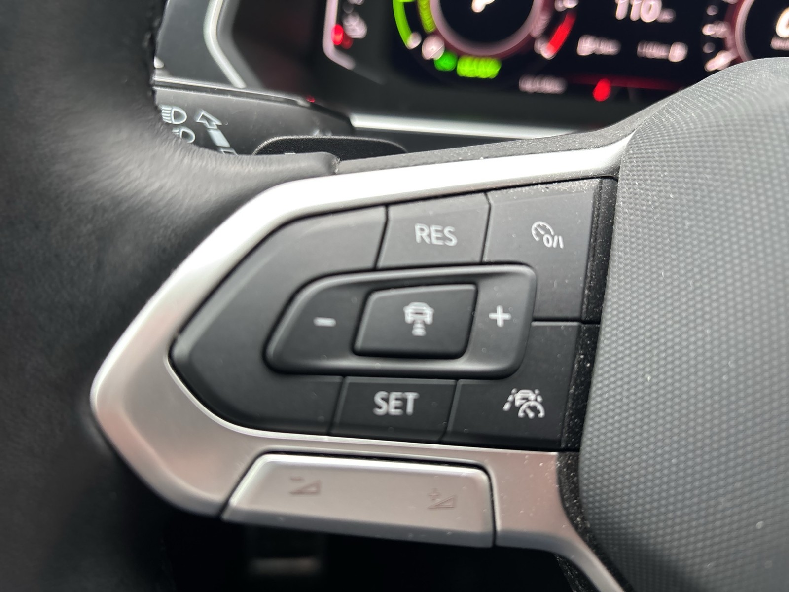 Volkswagen Tiguan 1.4 HYBRID ACTIVE AHK ACC NAVI CARPLAY