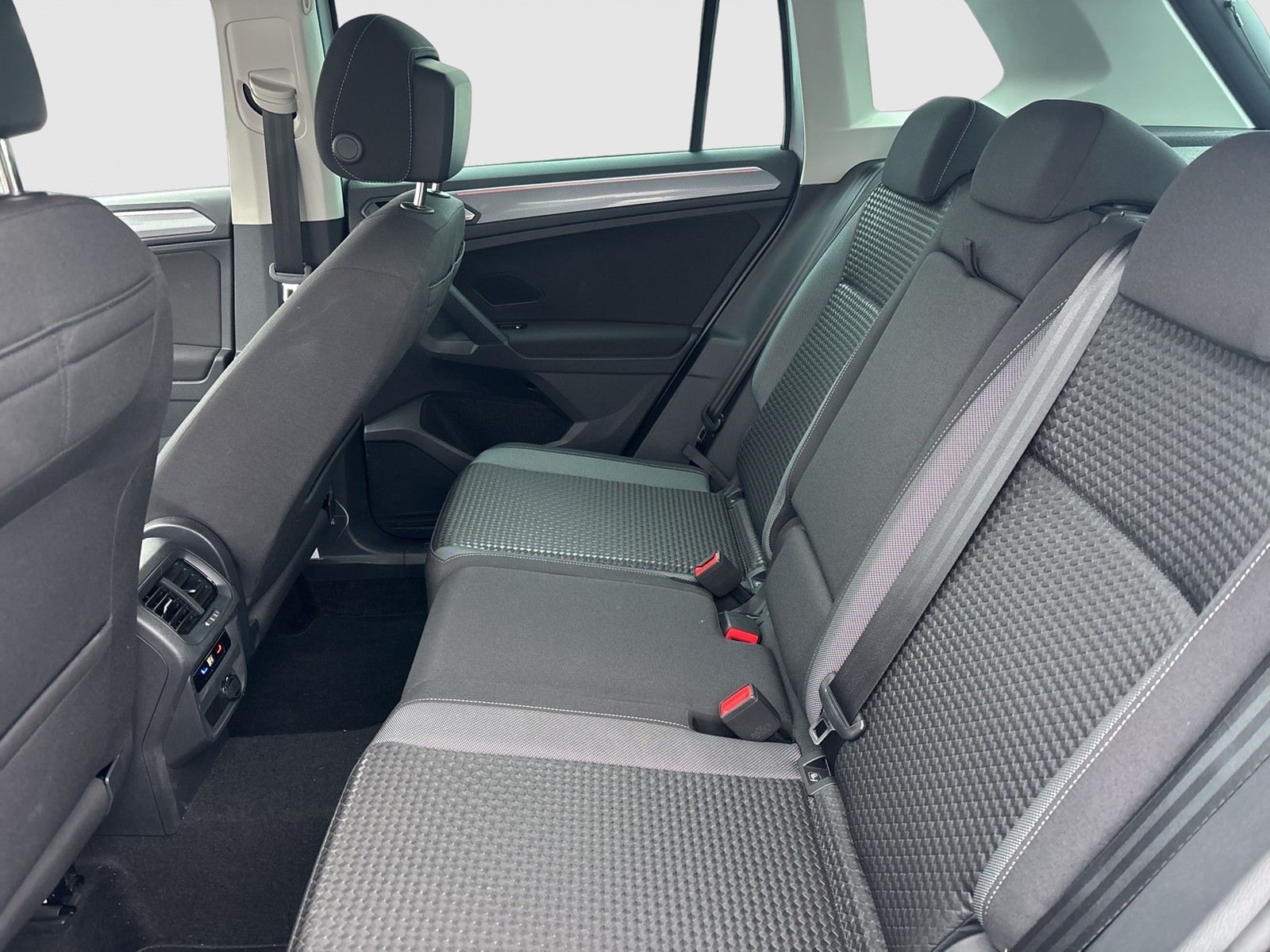 Volkswagen Tiguan 1.4 HYBRID ACTIVE AHK ACC NAVI CARPLAY