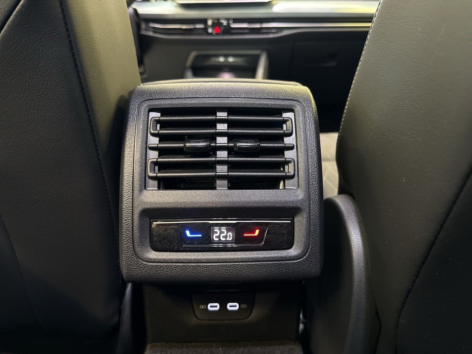 Volkswagen Golf VIII 2.0 GOAL AHK CAM ACC NAVI LED+ CARPLAY