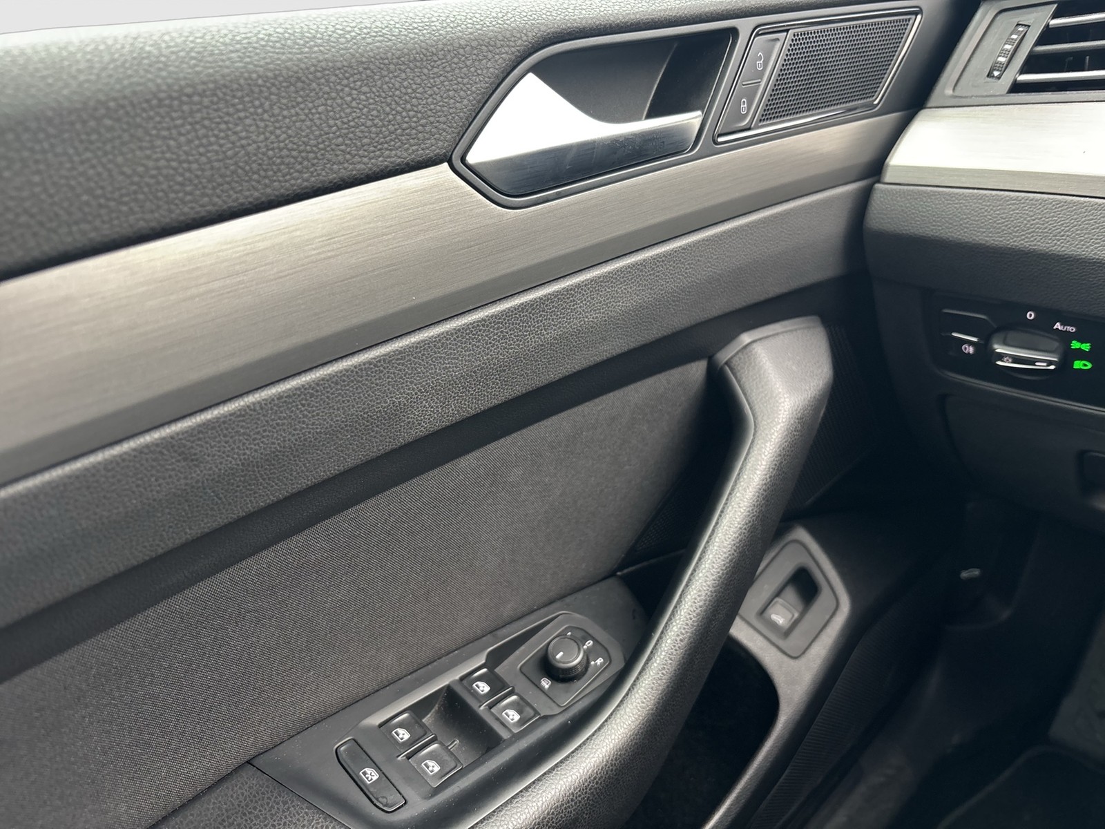 Volkswagen Passat Variant 1.5 CAM NAVI CARPLAY SITZHEIZUNG