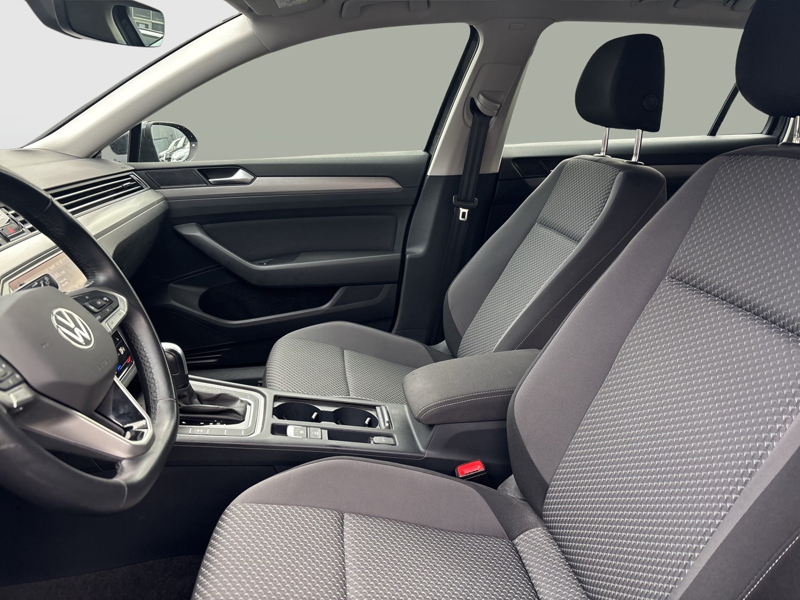 Volkswagen Passat Variant 1.5 CAM NAVI CARPLAY SITZHEIZUNG