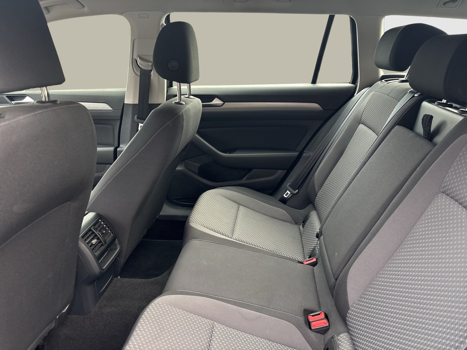 Volkswagen Passat Variant 1.5 CAM NAVI CARPLAY SITZHEIZUNG