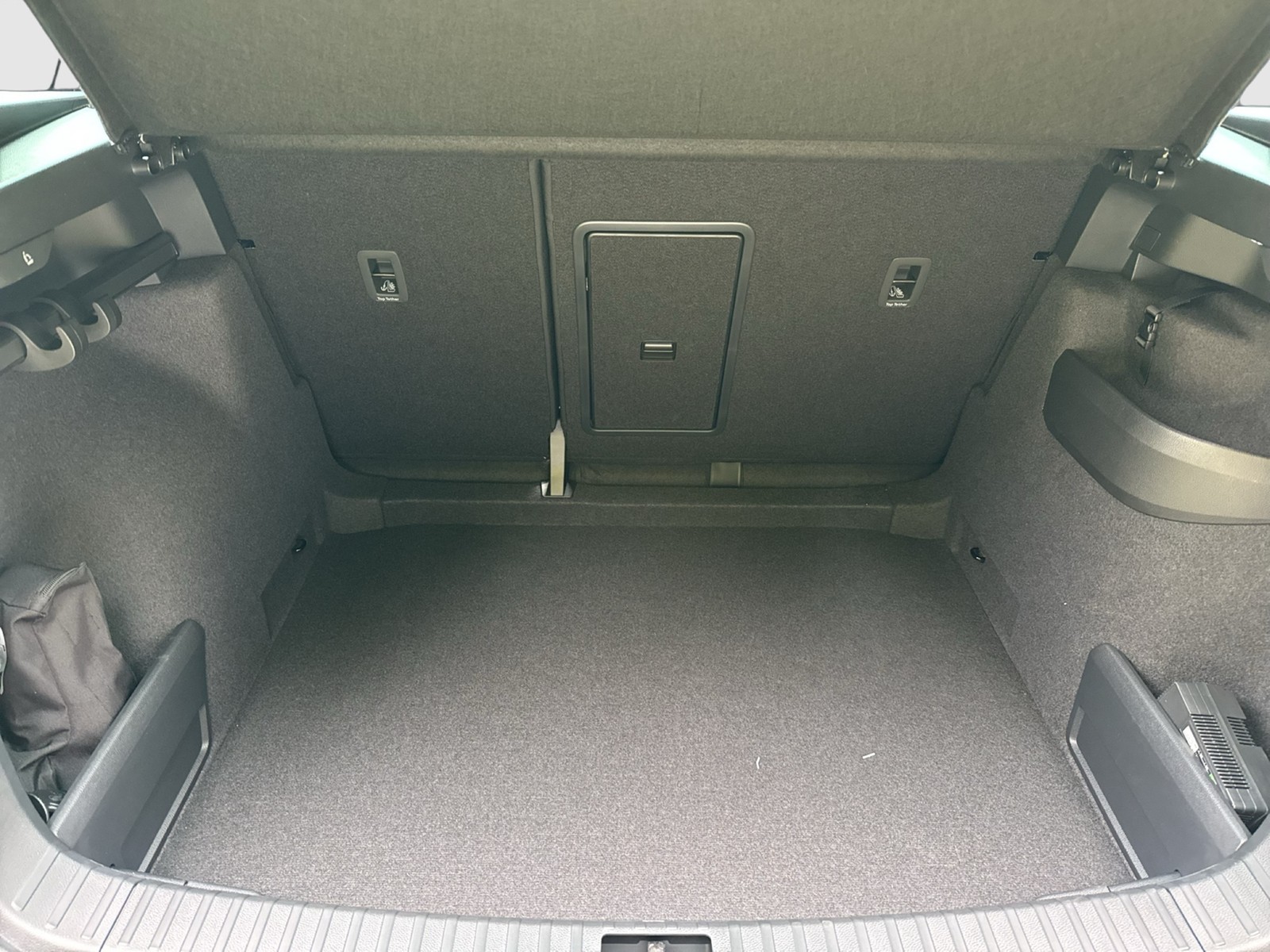 Skoda Karoq 2.0 SPORTLINE 4X4 PANO AHK CAM ACC LM18