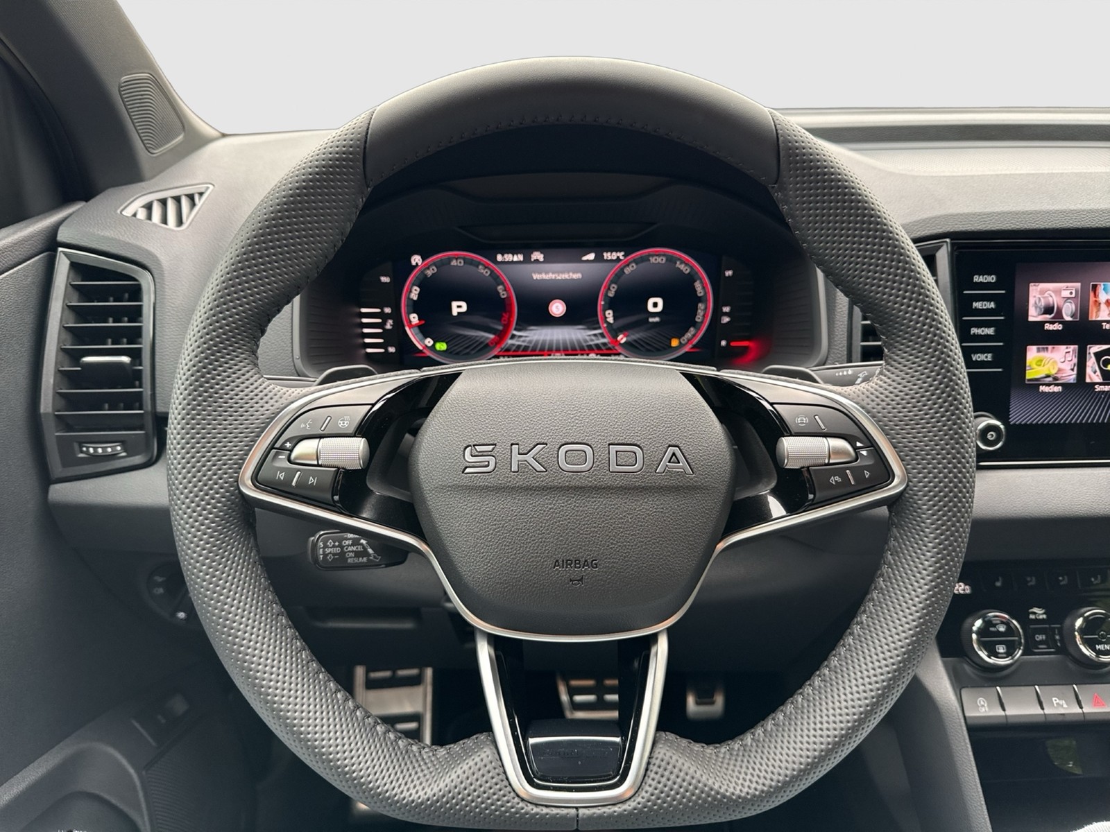 Skoda Karoq 2.0 SPORTLINE 4X4 PANO AHK CAM ACC LM18