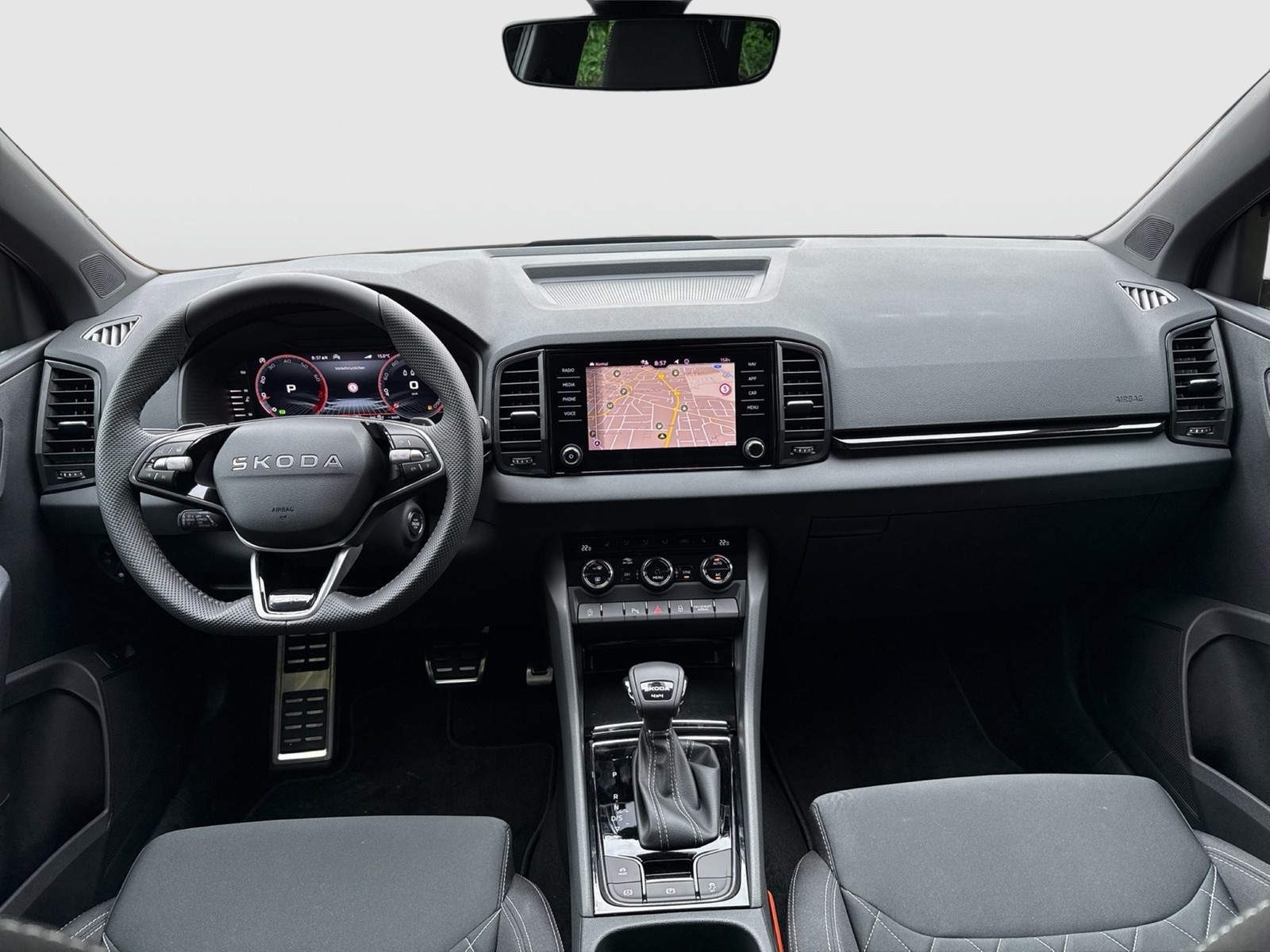 Skoda Karoq 2.0 SPORTLINE 4X4 PANO AHK CAM ACC LM18