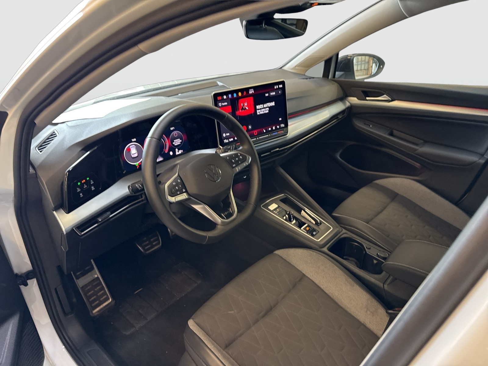 Volkswagen Golf VIII 2.0 GOAL AHK CAM ACC NAVI LED+ CARPLAY