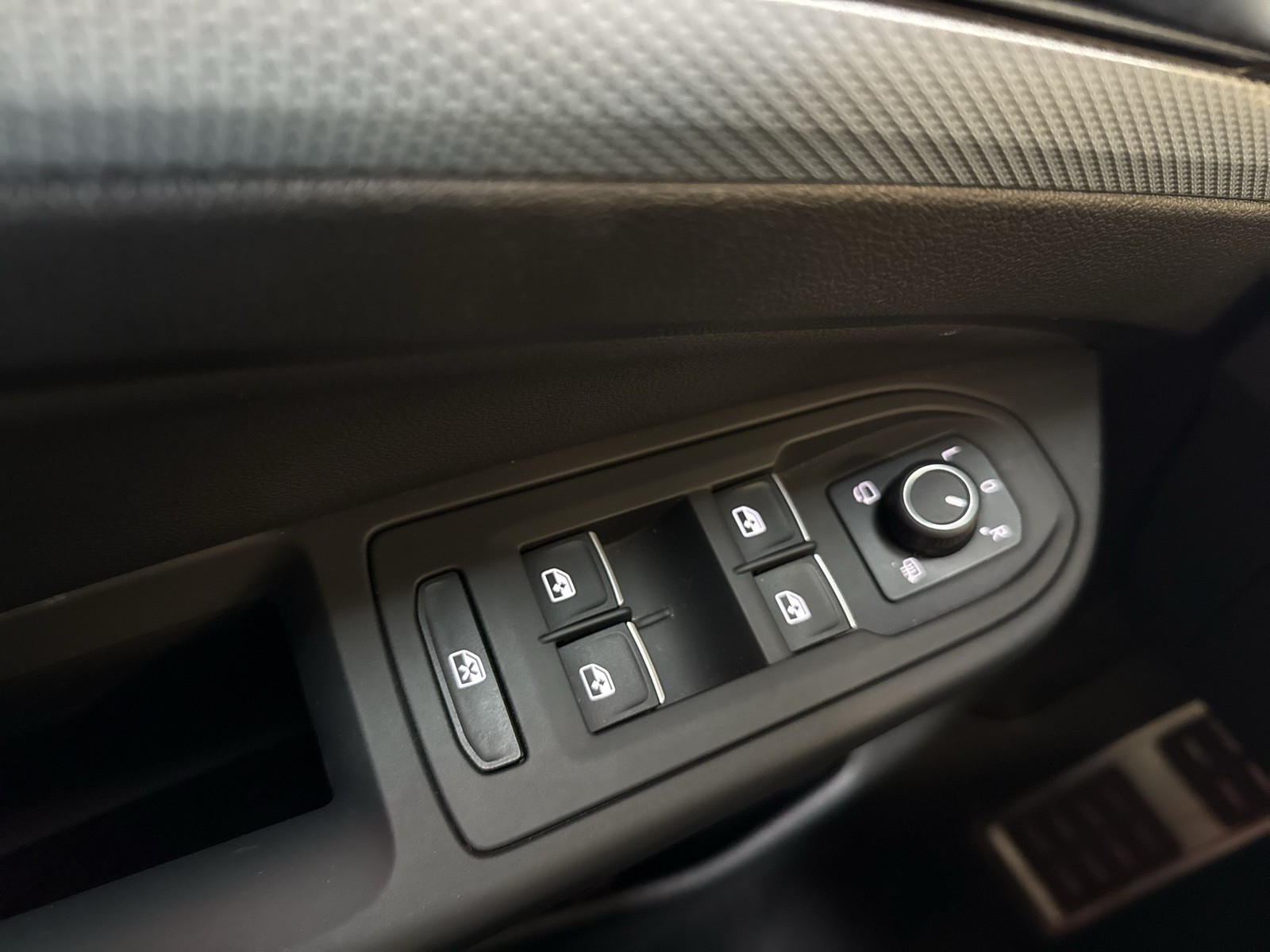 Volkswagen Golf VIII 2.0 GOAL AHK CAM ACC NAVI LED+ CARPLAY