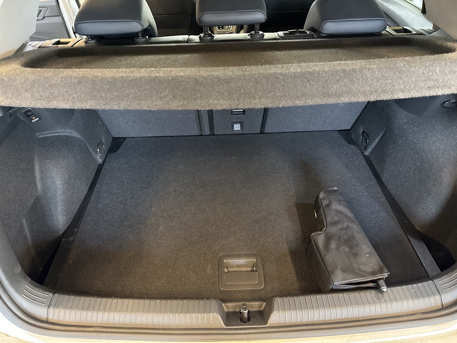 Volkswagen Golf VIII 2.0 GOAL AHK CAM ACC NAVI LED+ CARPLAY