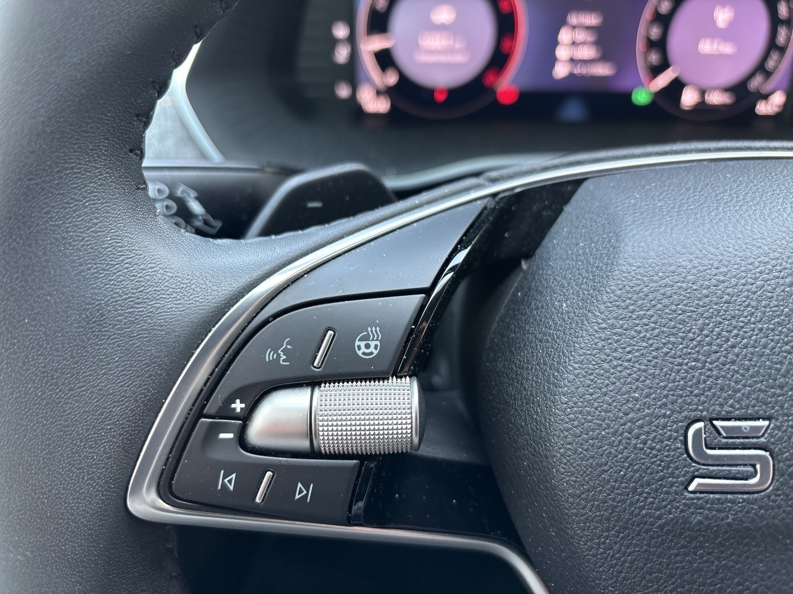 Skoda Octavia 2.0 TOUR CAM ACC E-KLAPPE NAVI LM17 LED