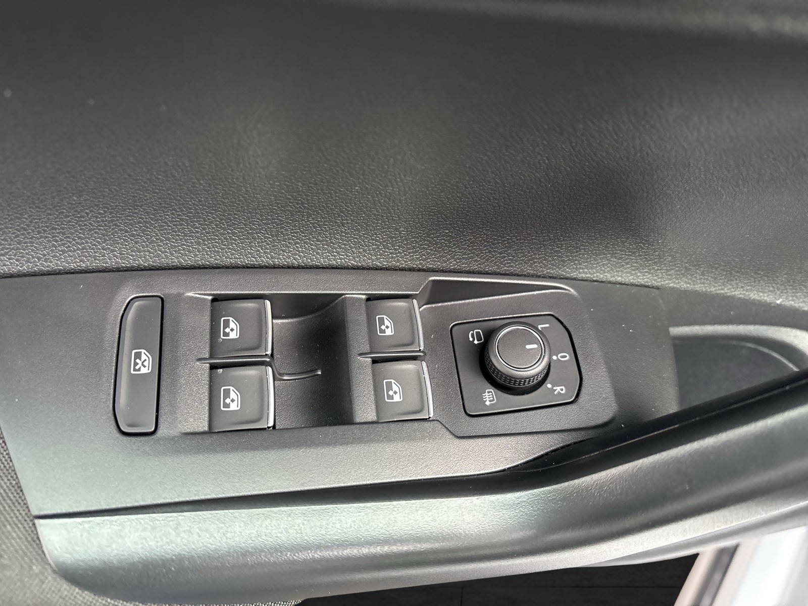 Volkswagen Taigo 1.5 STYLE CAM ACC NAVI LM17 CARPLAY SITZHZ