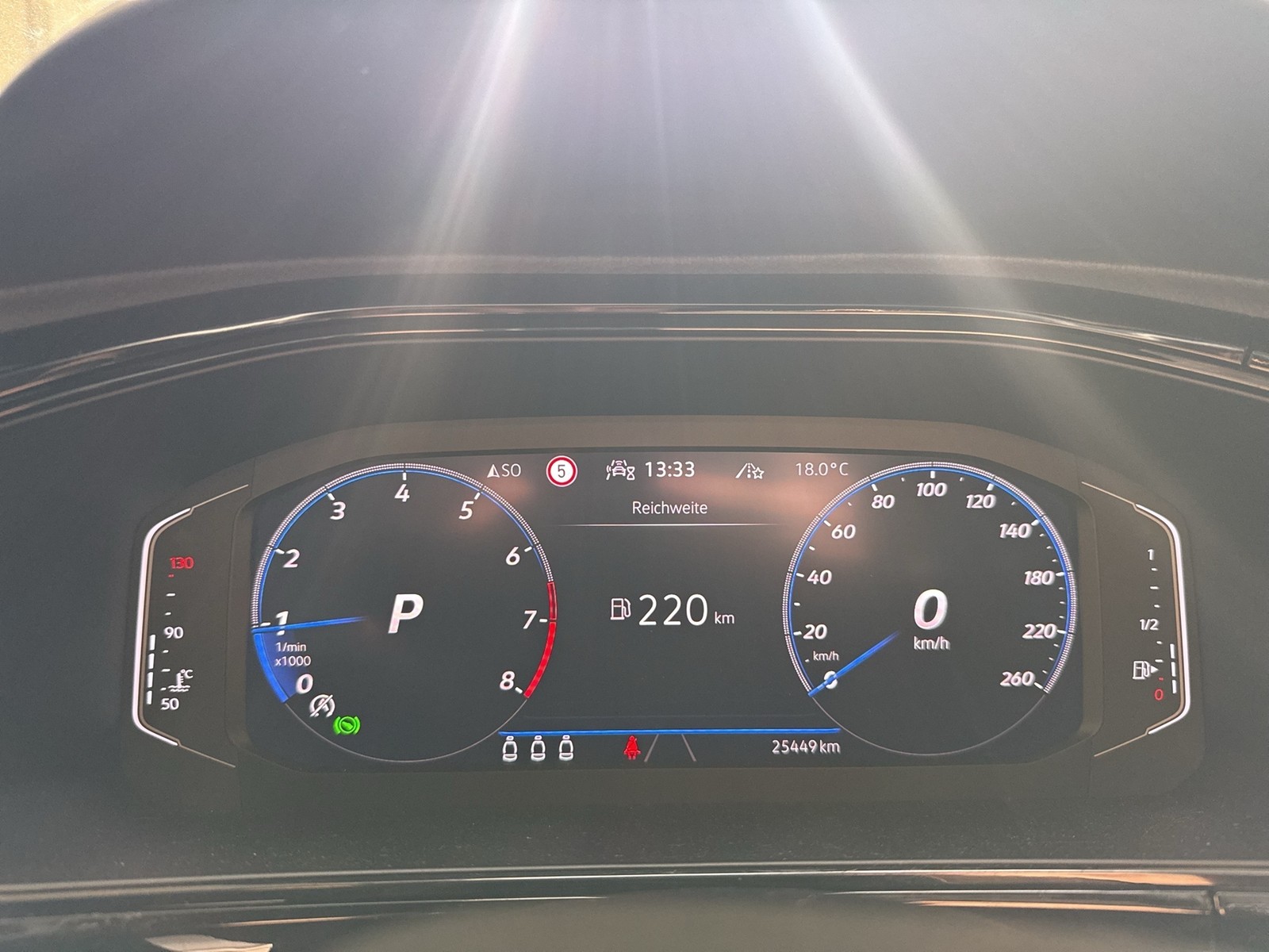 Volkswagen T-Roc 1.5 R-LINE BLACK STYLE PANO BEATS ALU19"