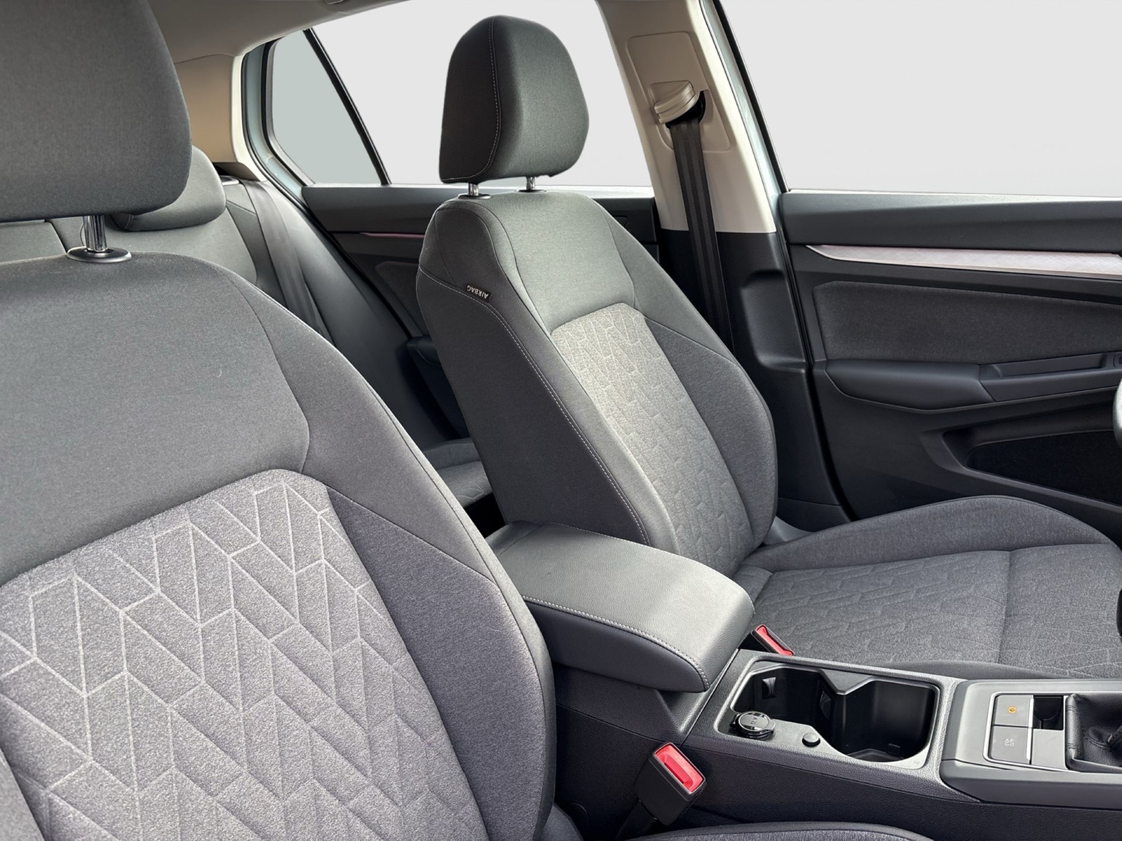 Volkswagen Golf VIII 2.0 LIFE FACELIFT ACC CARPLAY SITZHEIZ