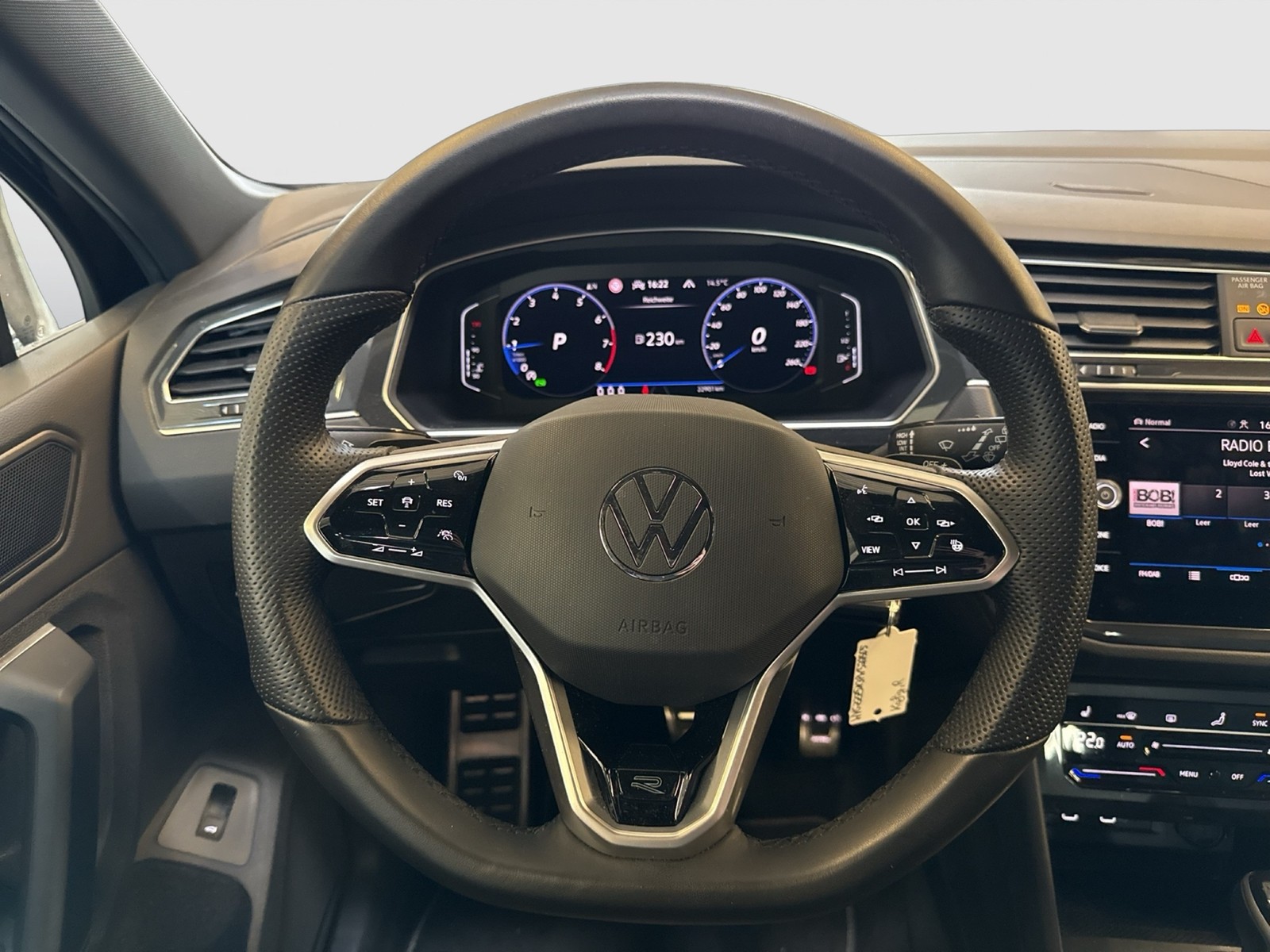 Volkswagen Tiguan 1.5 R-LINE BLACK STYLE PANO KAMERA ALU20 MATRIX