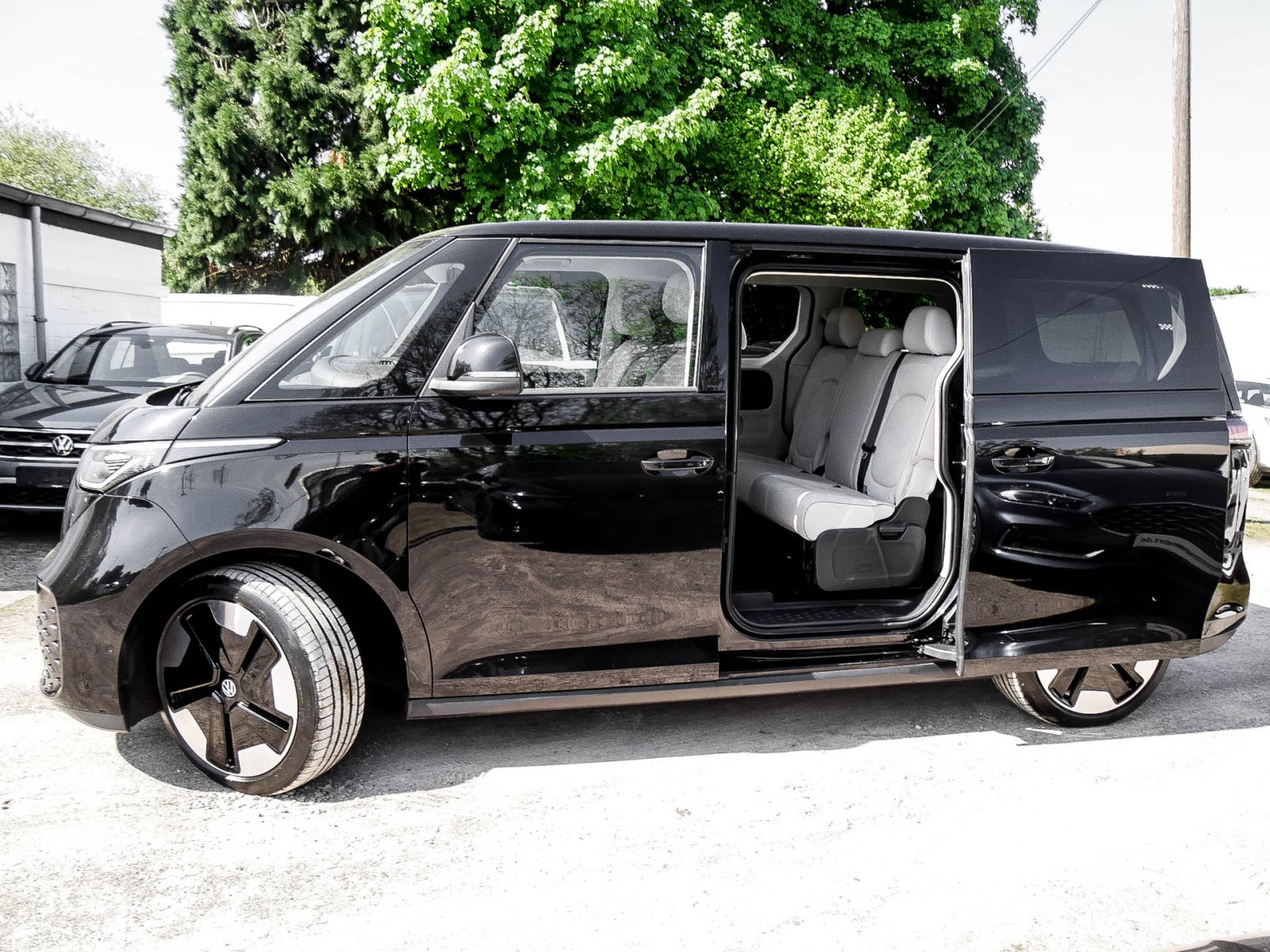 Volkswagen ID.Buzz Bus PRO AHK NAVI IQLIGHT 360CAM BOX PLUS