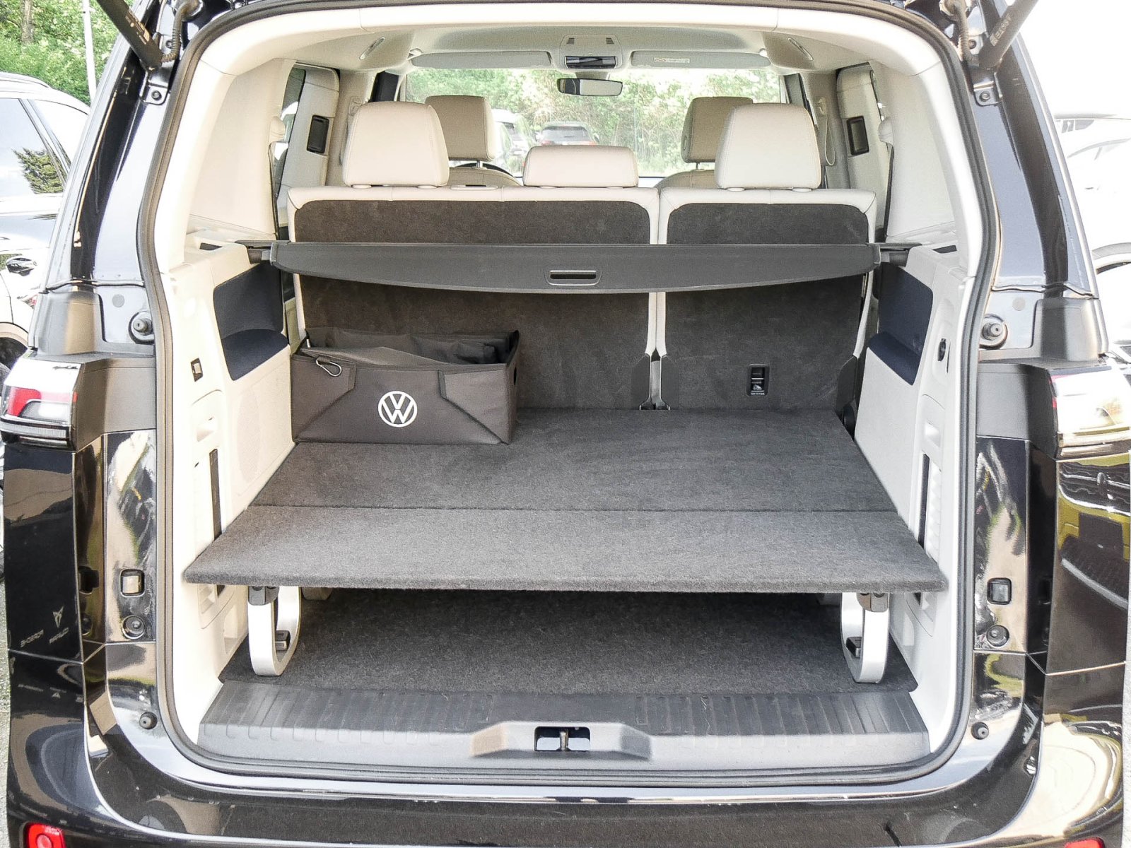 Volkswagen ID.Buzz Bus PRO AHK NAVI IQLIGHT 360CAM BOX PLUS