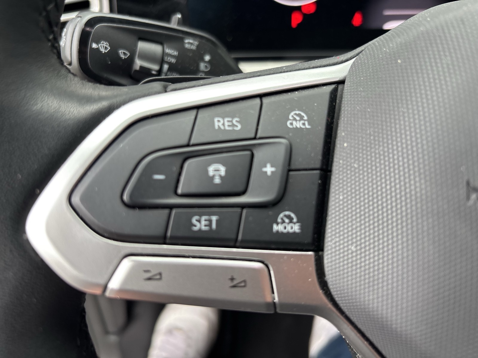 Volkswagen Tiguan 2.0 ELEGANCE AHK 360°CAM ACC NAVI