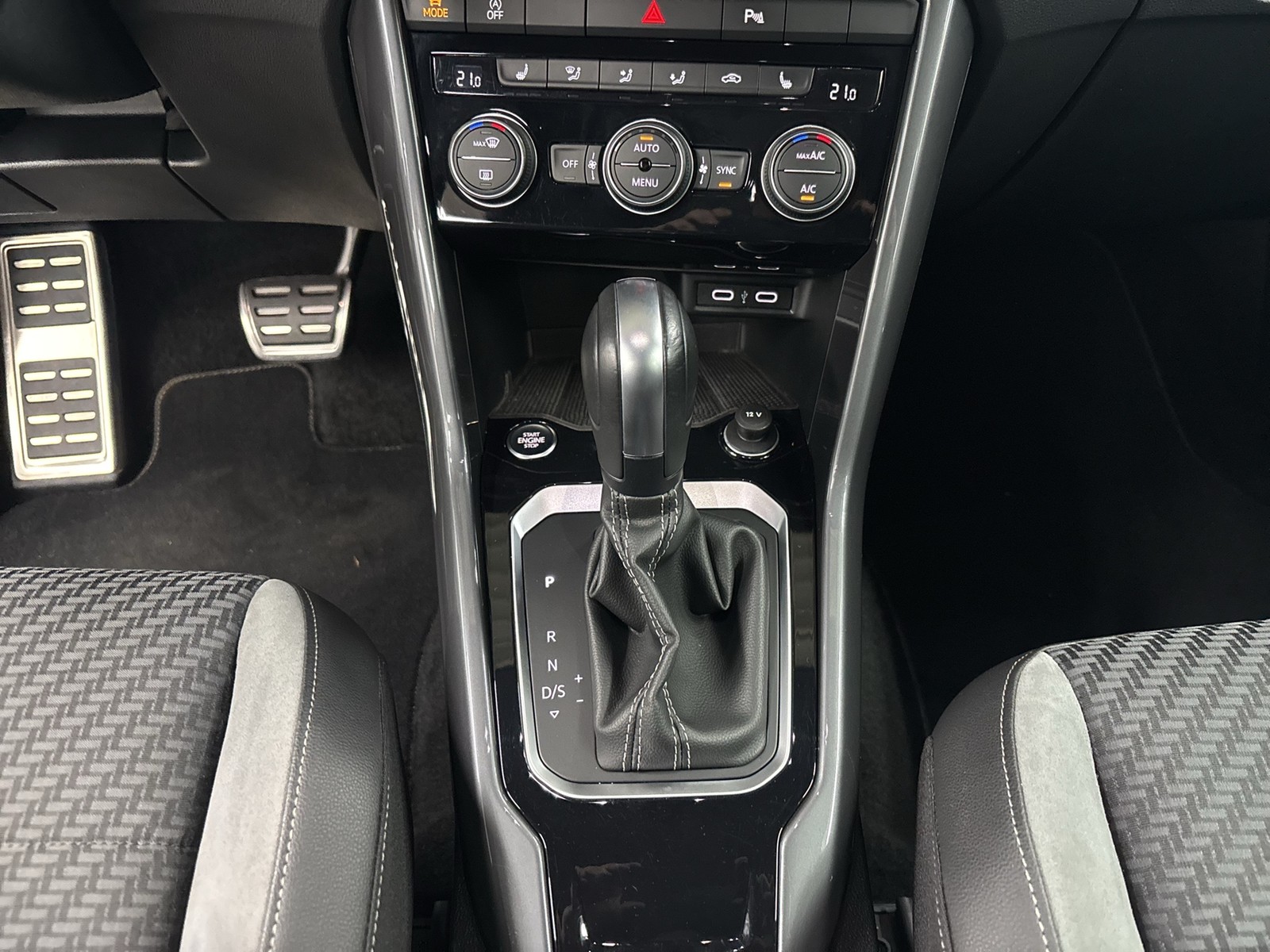 Volkswagen T-Roc 1.5 R-LINE BEATS CAM ACC LM19 NAVI SITZHZ.