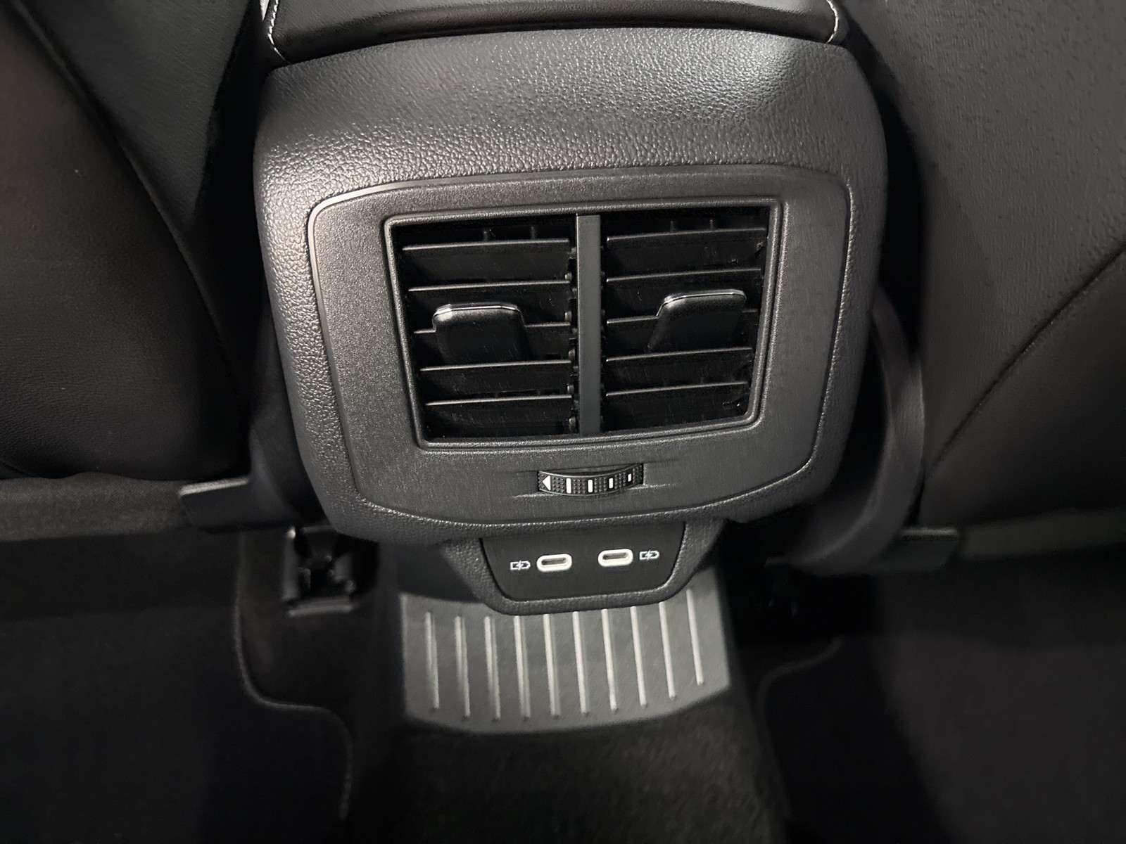 Volkswagen T-Roc 1.5 R-LINE BEATS CAM ACC LM19 NAVI SITZHZ.