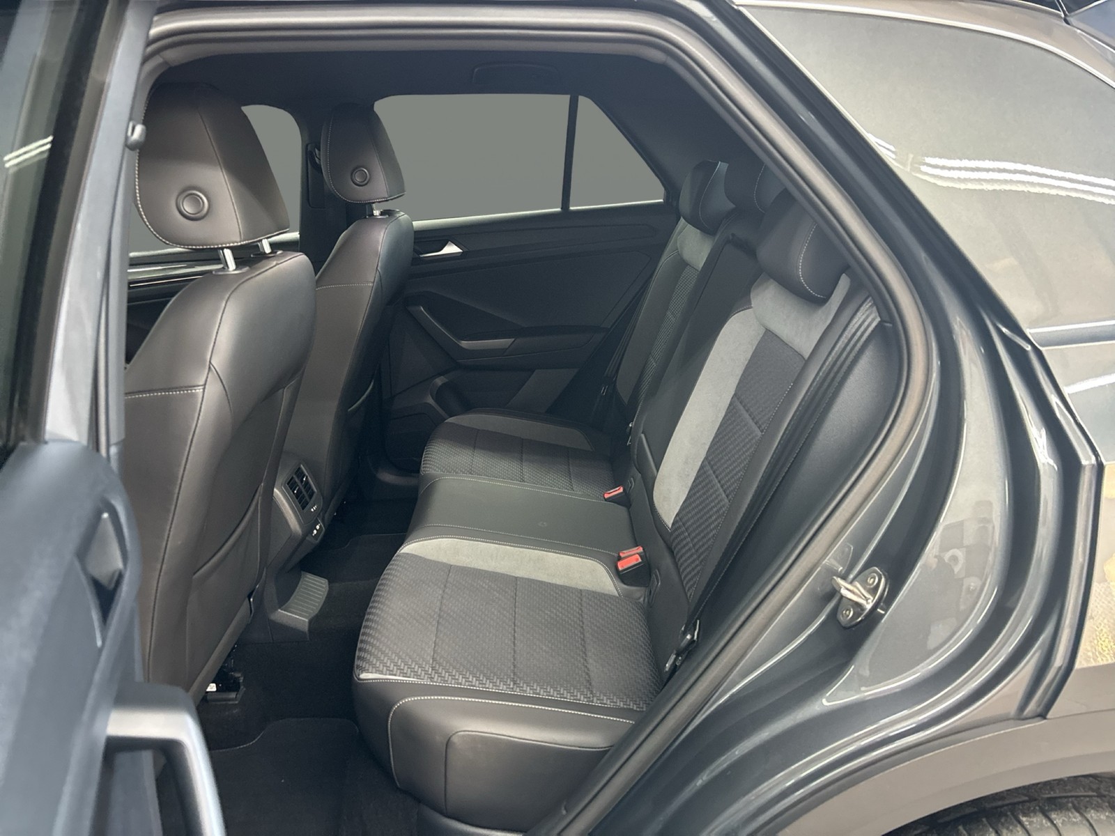 Volkswagen T-Roc 1.5 R-LINE BEATS CAM ACC LM19 NAVI SITZHZ.