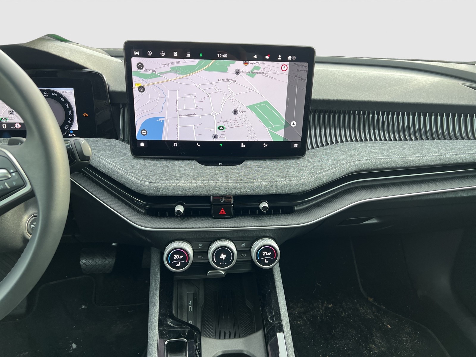 Skoda Superb Combi 2.0 SELECTION PANO STANDHZ. AHK CAM