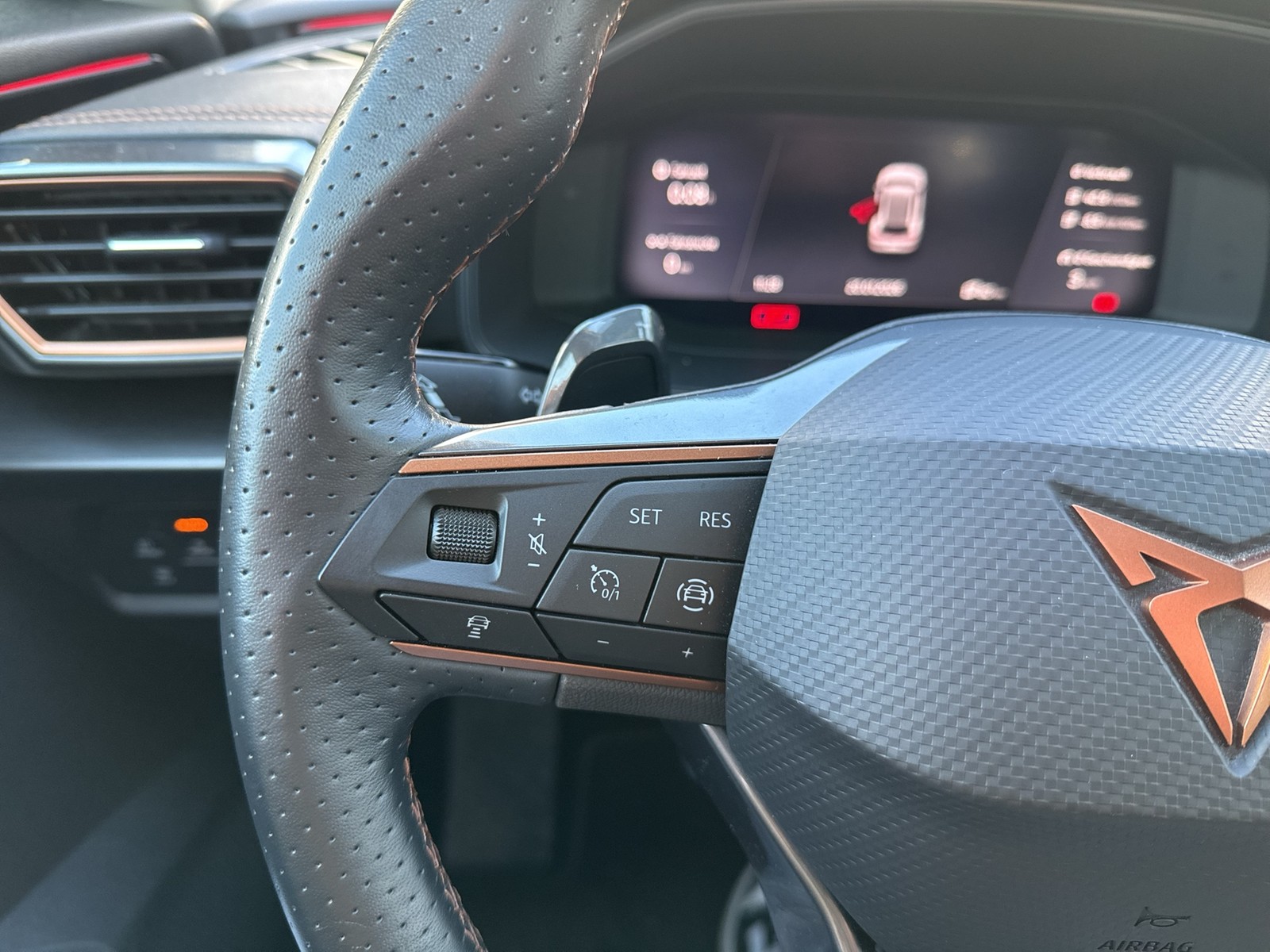 Cupra Formentor 1.4 HYBRID AHK ACC LM18 CARPLAY LED
