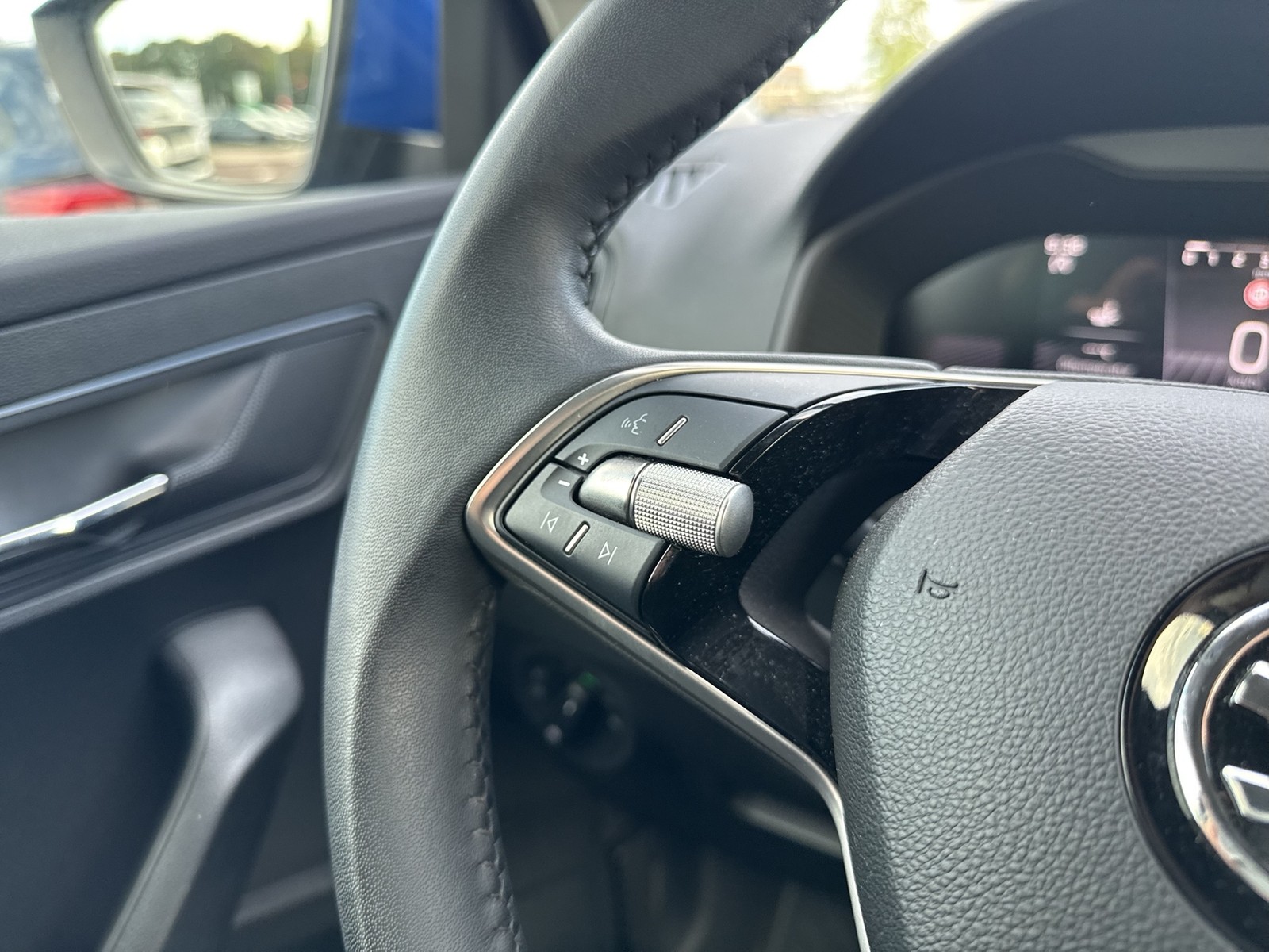 Skoda Karoq 1.5 SELECTION LM17 CARPLAY TEMPOMAT KLIMA