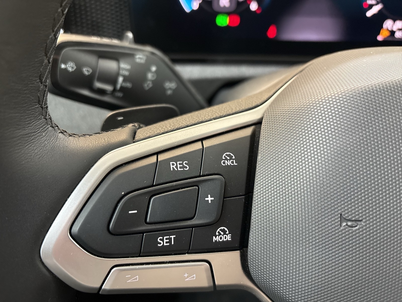 Volkswagen Tiguan 2.0 AHK CAM NAVI LM17 CARPLAY SITZHEIZUNG