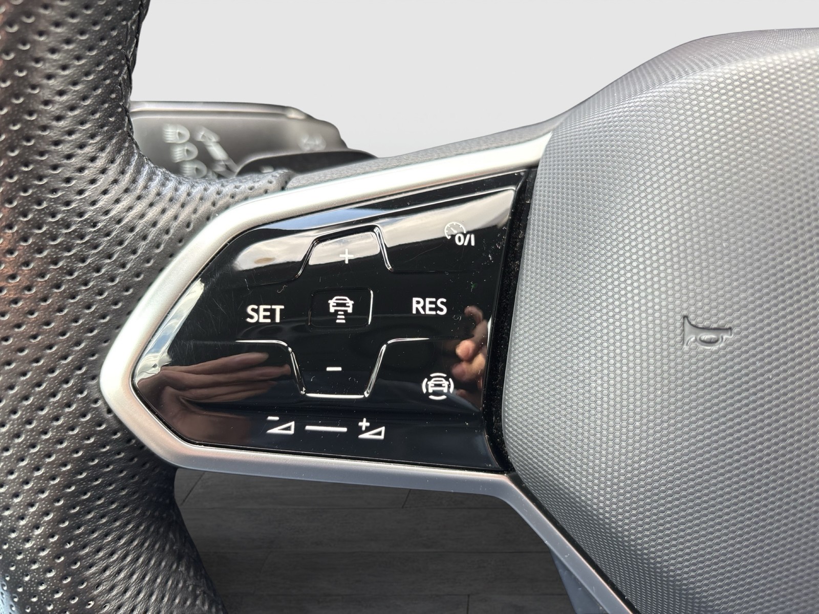 Volkswagen Golf VIII 2.0 R-LINE HARMAN KARDON CAM ACC LM18