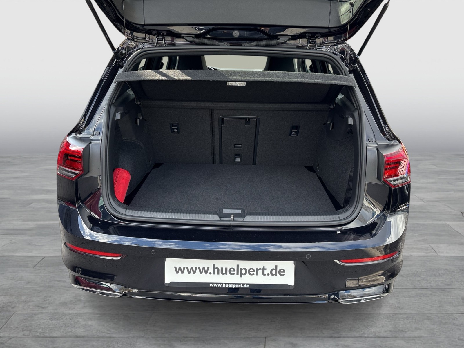 Volkswagen Golf VIII 2.0 R-LINE HARMAN KARDON CAM ACC LM18