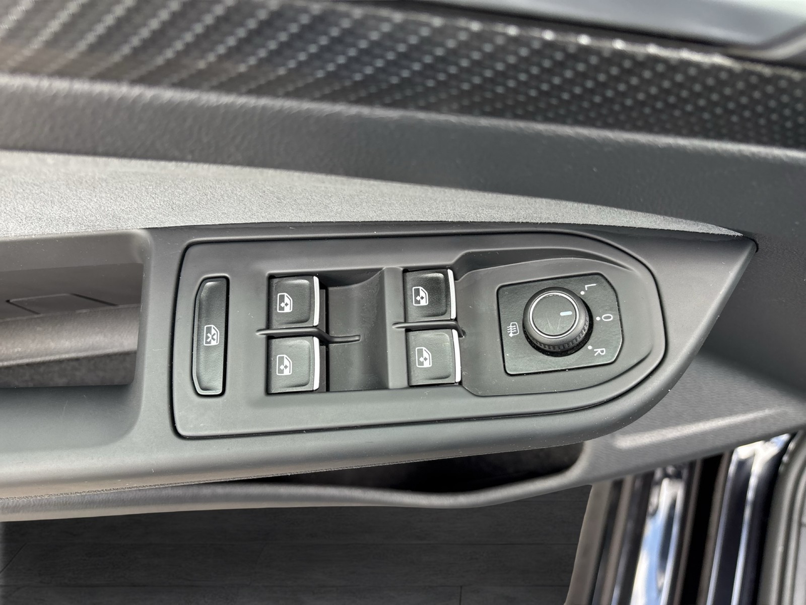 Volkswagen Golf VIII 2.0 R-LINE HARMAN KARDON CAM ACC LM18