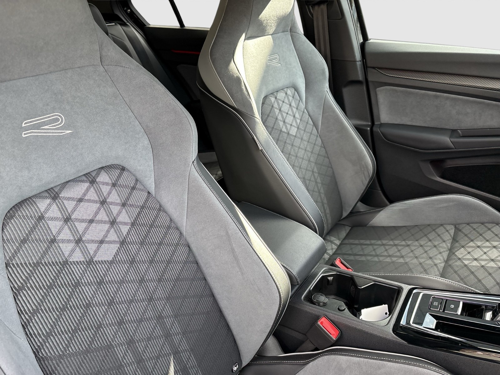 Volkswagen Golf VIII 2.0 R-LINE HARMAN KARDON CAM ACC LM18