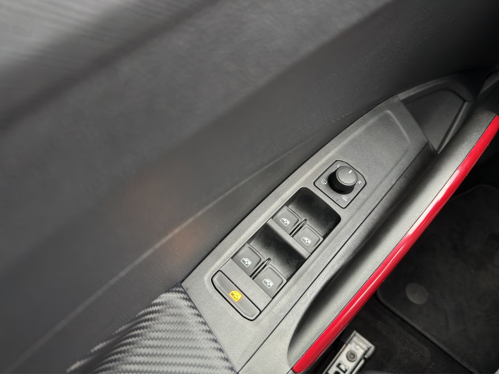 Skoda Fabia 1.0 MONTE CARLO CAM ACC NAVI ALU SITZHEIZ.