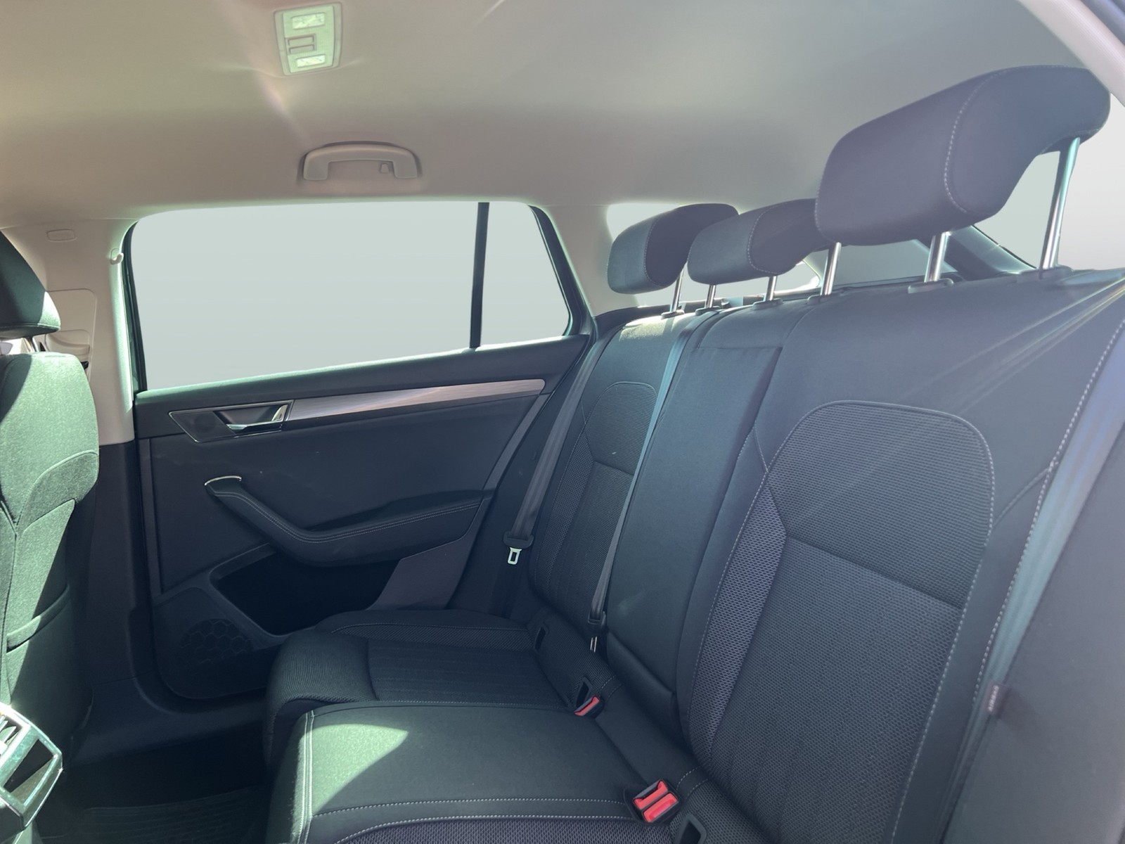 Skoda Superb Combi 1.4 iV STYLE STANDHZ AHK CAM MATRIX