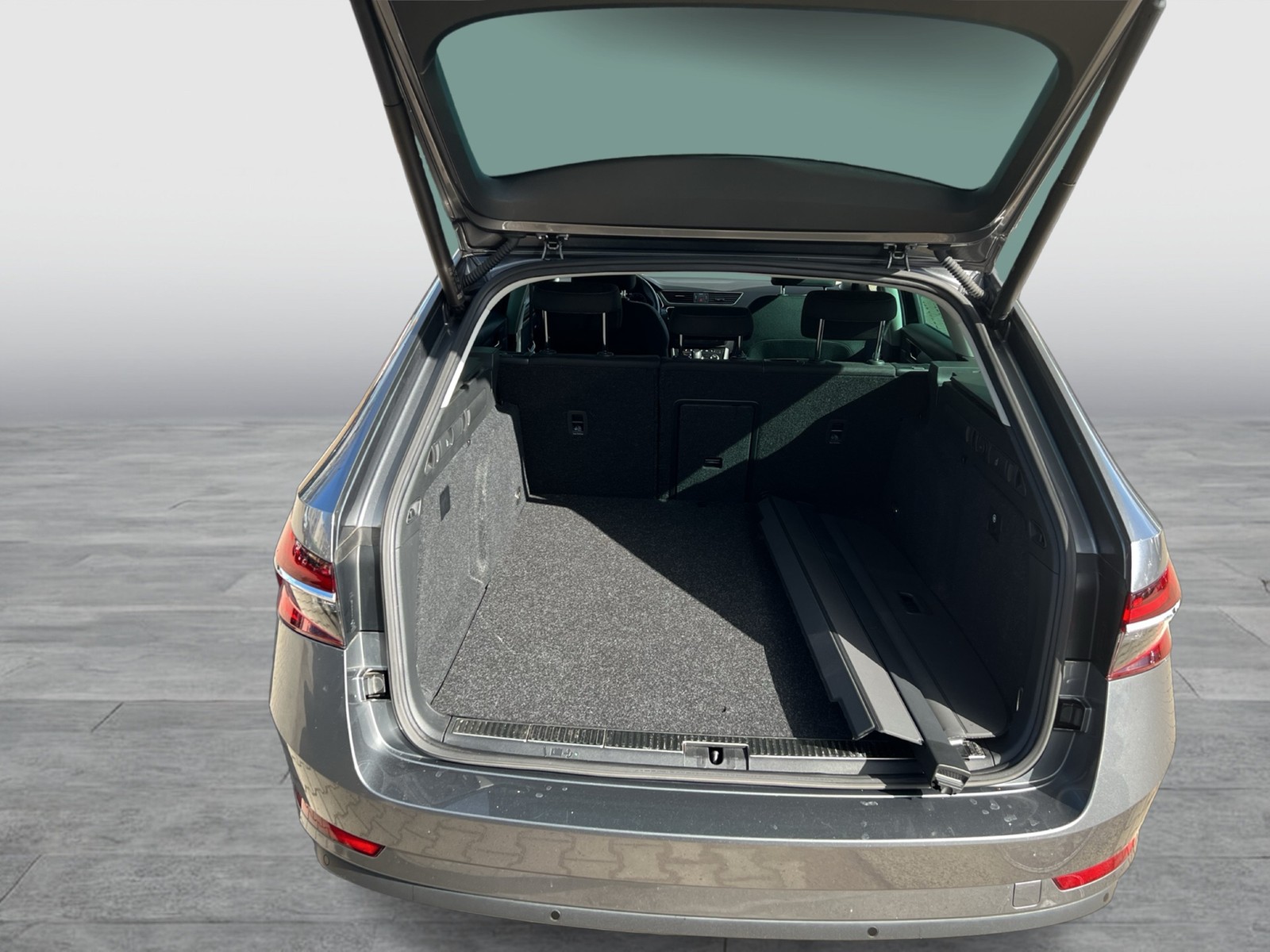 Skoda Superb Combi 1.4 iV STYLE STANDHZ AHK CAM MATRIX