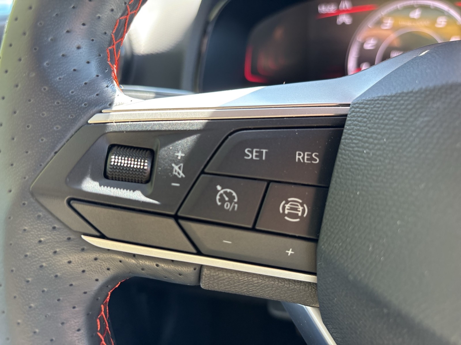 Seat Arona 1.0 FR KAMERA NAVI ALU17" VOLL-LED SITZHEIZ