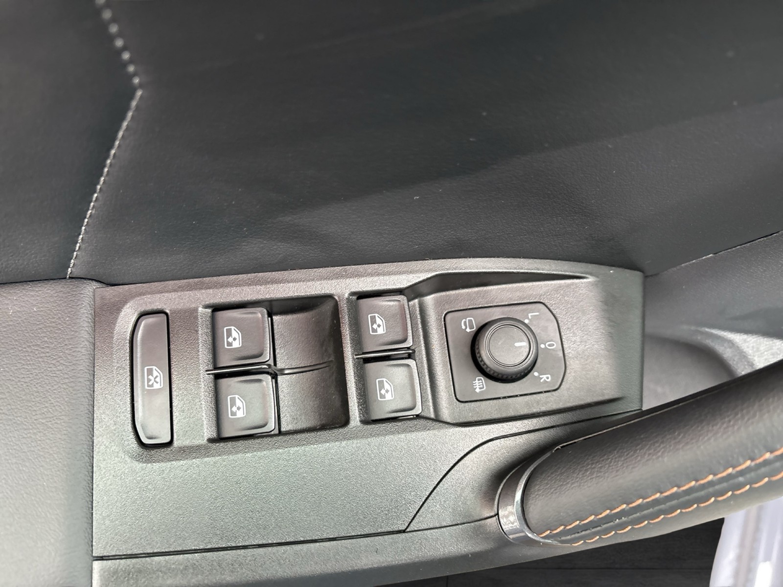 Cupra Leon 2.0 VZ PANO BEATS KAMERA ALU19" NAVI