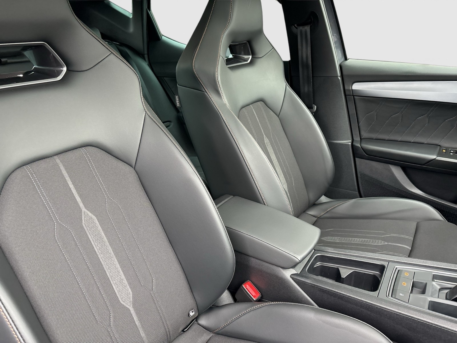 Cupra Leon 2.0 VZ PANO BEATS KAMERA ALU19" NAVI