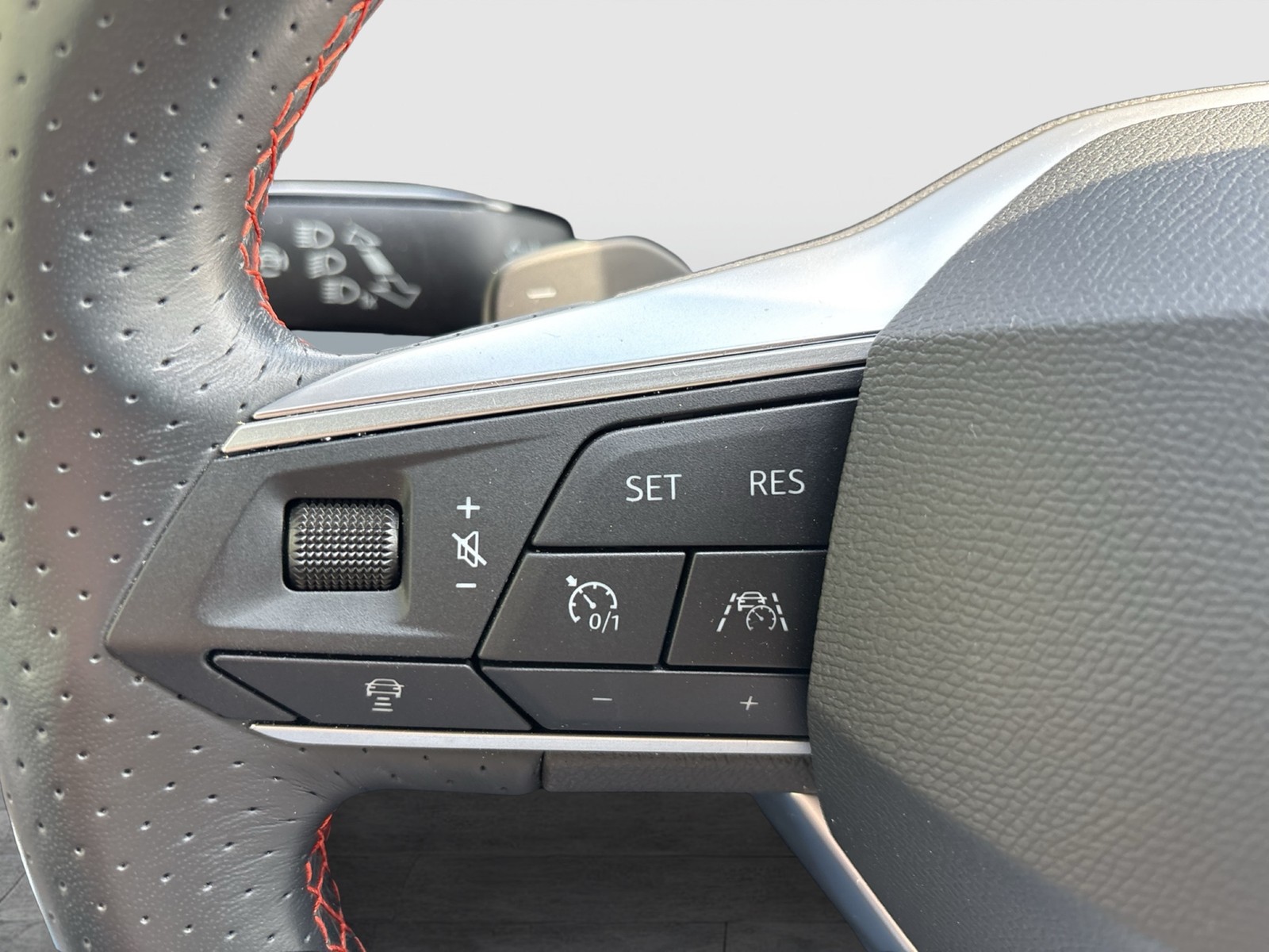 Seat Arona 1.5 FR KAMERA NAVI ALU17" VOLL-LED SITZHEIZ