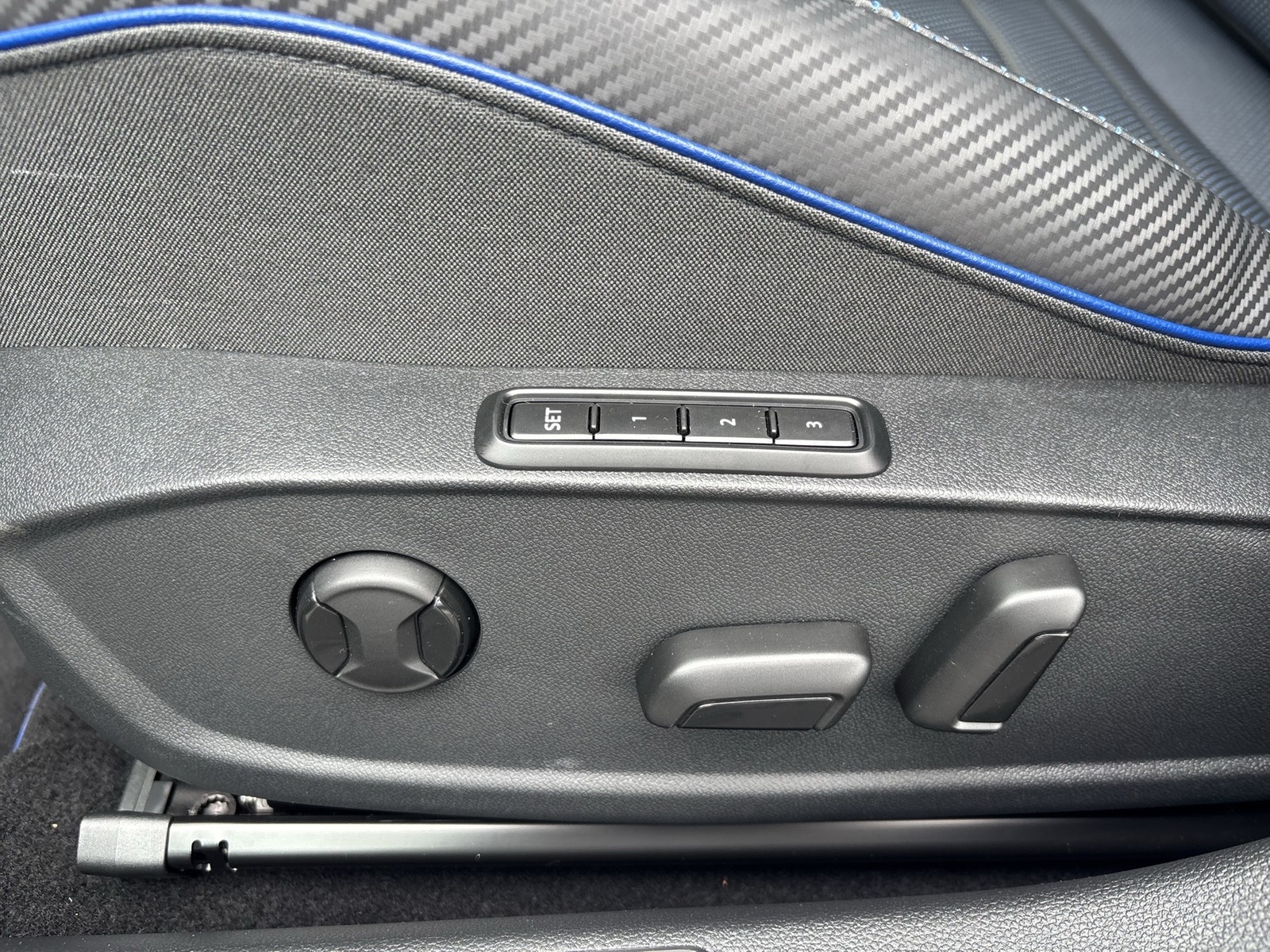 Volkswagen Golf 2.0 R 20YEARS 4X4 AKRAPOVIC LEDER PANO