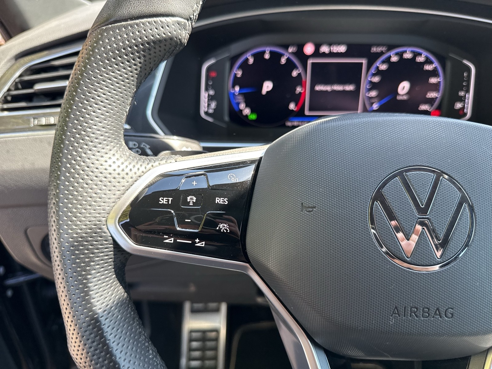 Volkswagen Tiguan 1.5 R-LINE BLACK STYLE HARMAN KARDON CAM