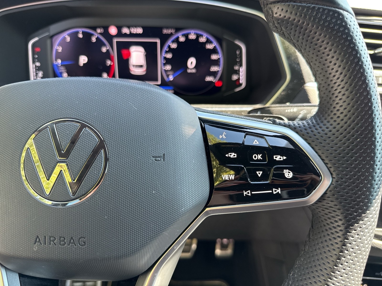 Volkswagen Tiguan 1.5 R-LINE BLACK STYLE HARMAN KARDON CAM